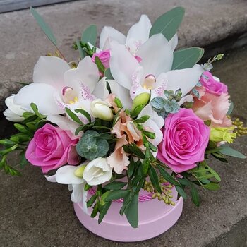 Flower arrangement with orchids